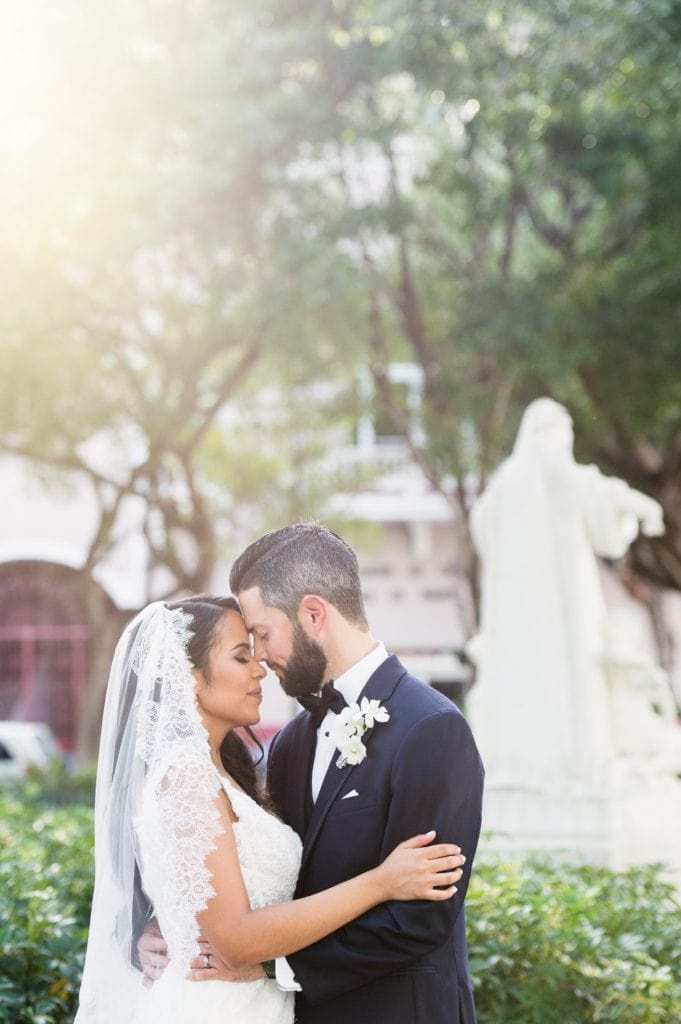 fotos de recien casados plaza de ponce por Camille Fontanez