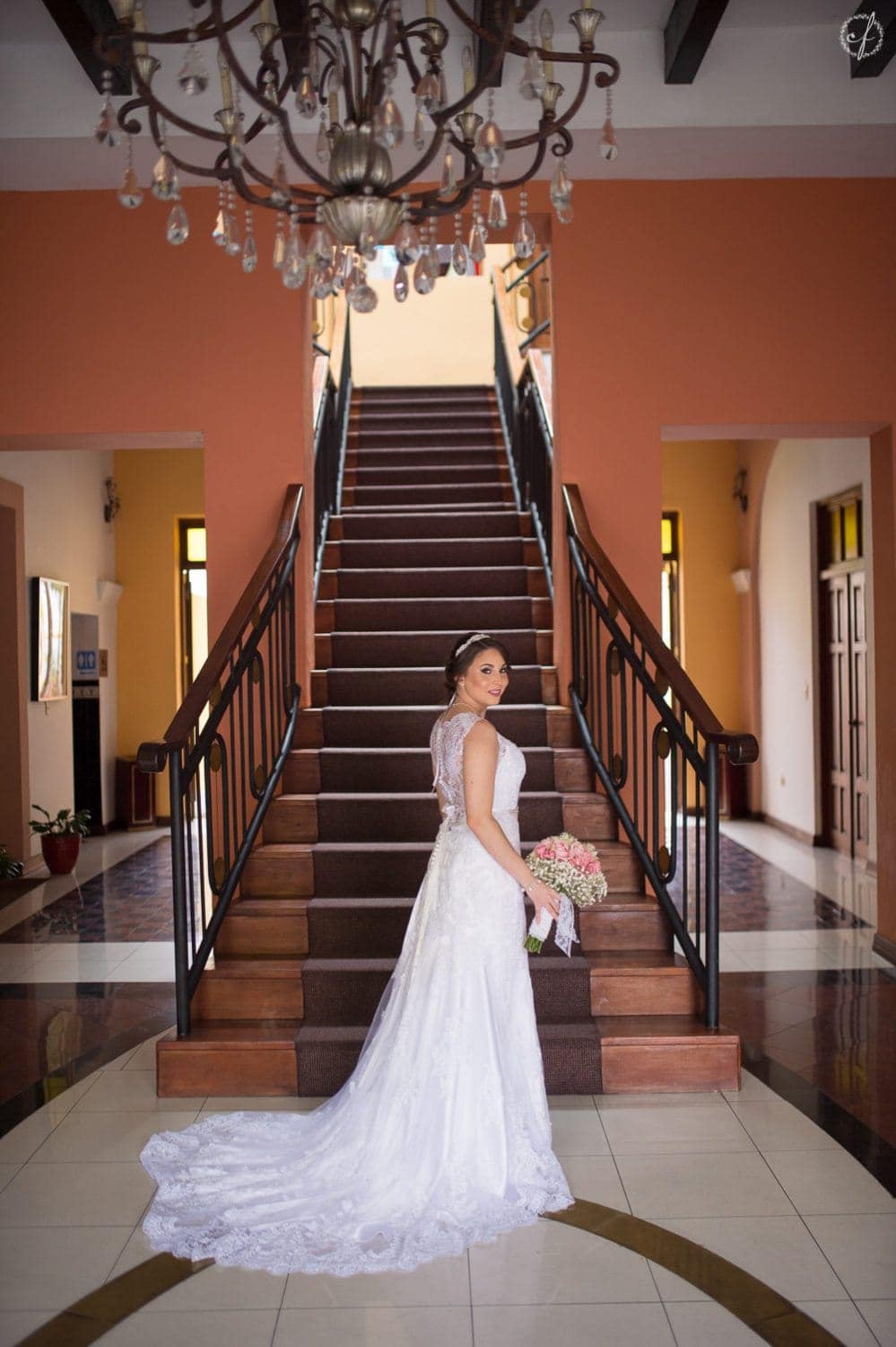 Fotografia de bodas y preparacion de novia y novio en hotel Ponce Plaza por Camille Fontanez