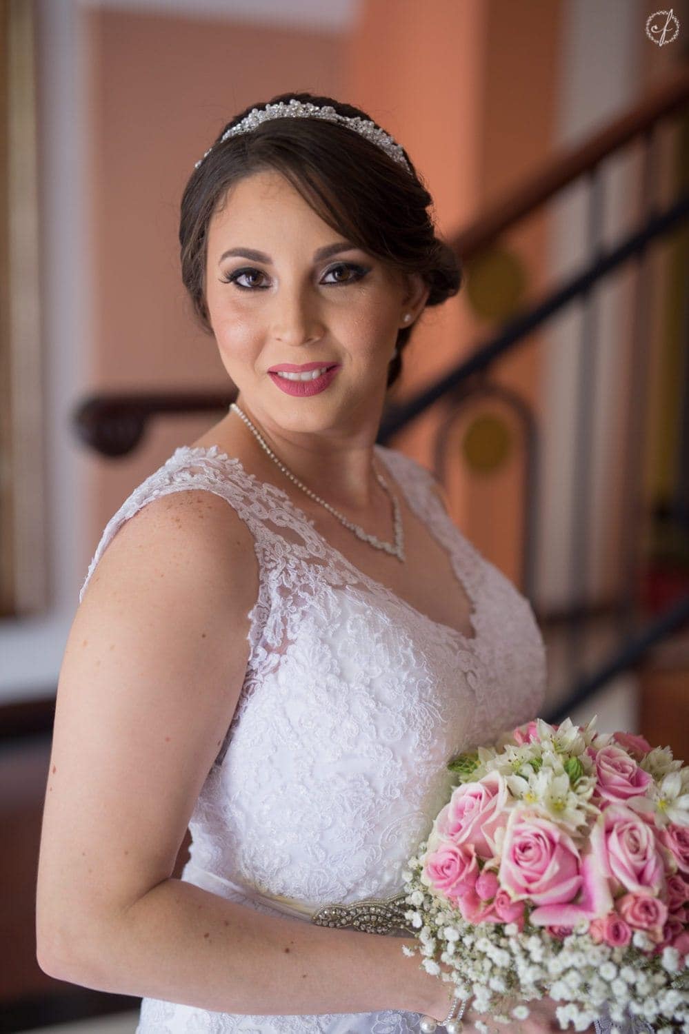Fotografia de bodas y preparacion de novia y novio en hotel Ponce Plaza por Camille Fontanez