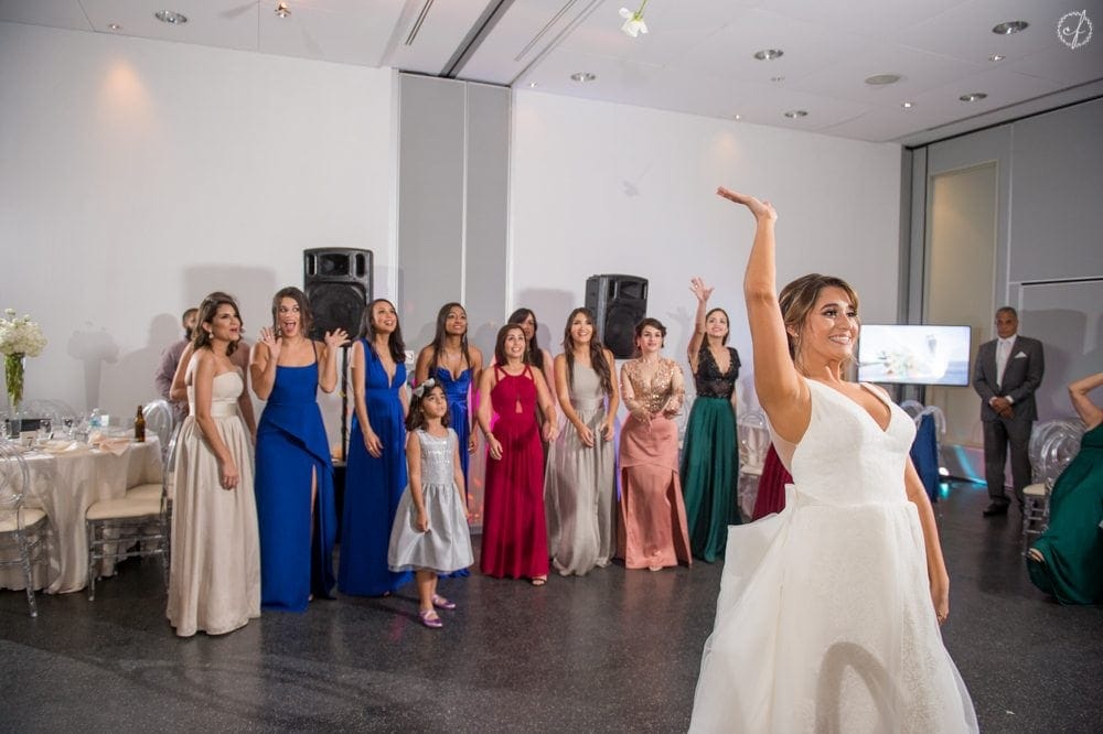 fotos de ceremonia y recepcion de boda en colegio de Arquitectos Paisajistas en Puerto Rico por Camille Fontanez