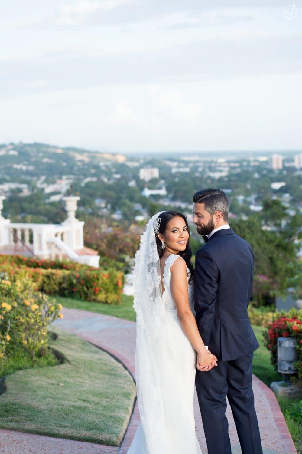 Fotografia de bodas en jardines del Castillo Serralles en Ponce Puerto Rico