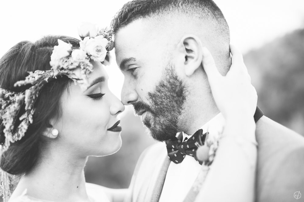 Fotos de recién casados al exterior en Salinas, Puerto Rico por Camille Fontanez