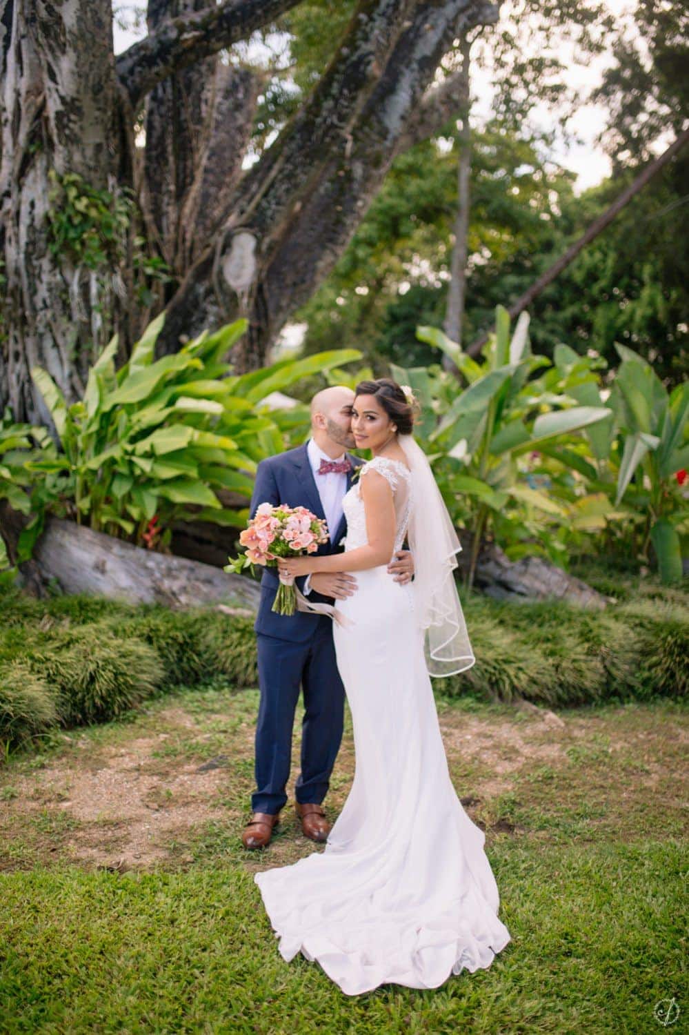 fotografia de bodas en Jardin Botanico de Caguas por Camille Fontanez
