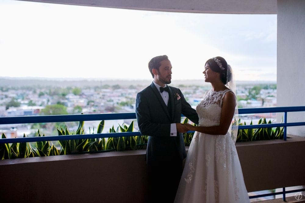 Fotografia de bodas en hotel Comfort Inn de Levittown por Camille Fontanez