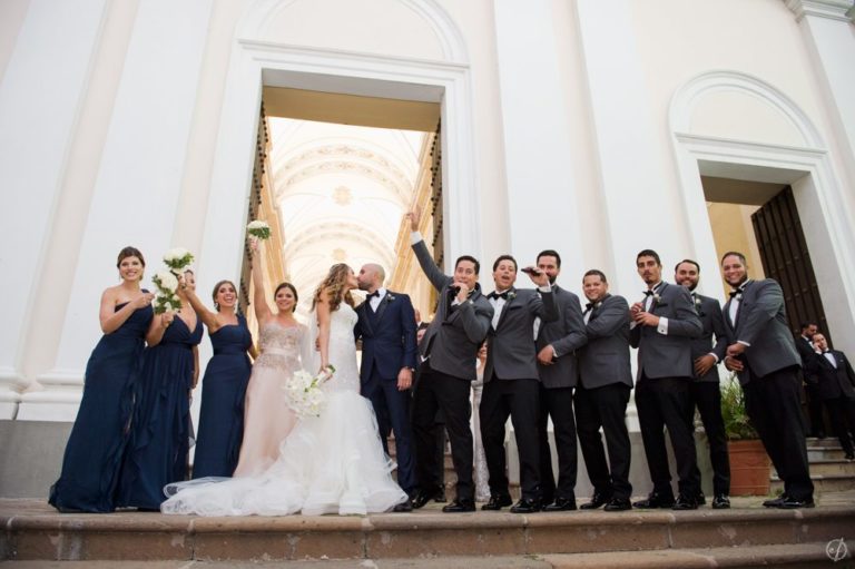 Ceremonia de bodas en Catedral San Juan Bautista por fotografa de bodas en Puerto Rico, Camille Fontanez