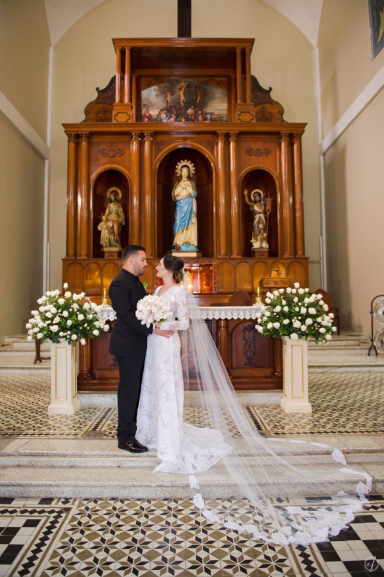 Camille Fontz fotografo de bodas en Puerto Rico, captura la boda de Patricia y Edwin en la parroquia San Jose de la Montaña en Lares