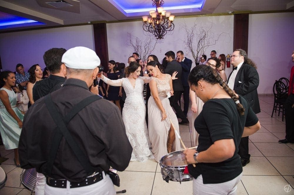 Fotografa de bodas Camille Fontanez comparte las fotos de recepcion en Lenel Royal Room en Arecibo Puerto Rico