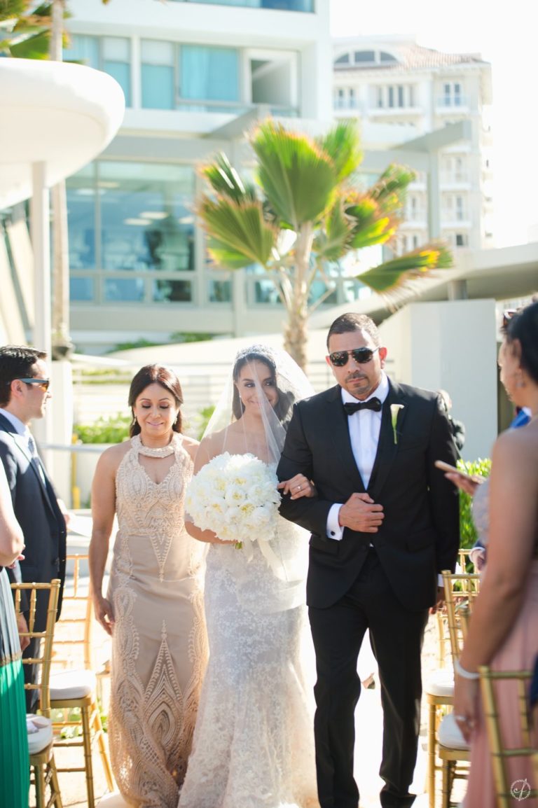 fotografia de bodas en La Concha y Oceano en Condado Puerto Rico por Camille Fontanez