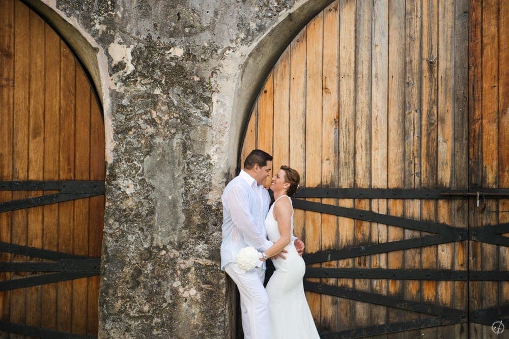 Beach elopement photography in Old San Juan by Puerto Rico photographer Camille Fontanez