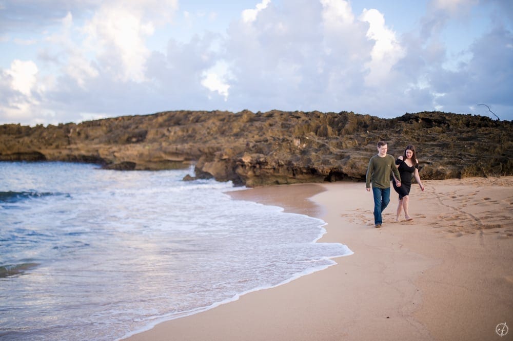 Sesion Love Story en Playa Mar Chiquita en Manati por Fotografa de bodas en Puerto Rico Camille Fontanez