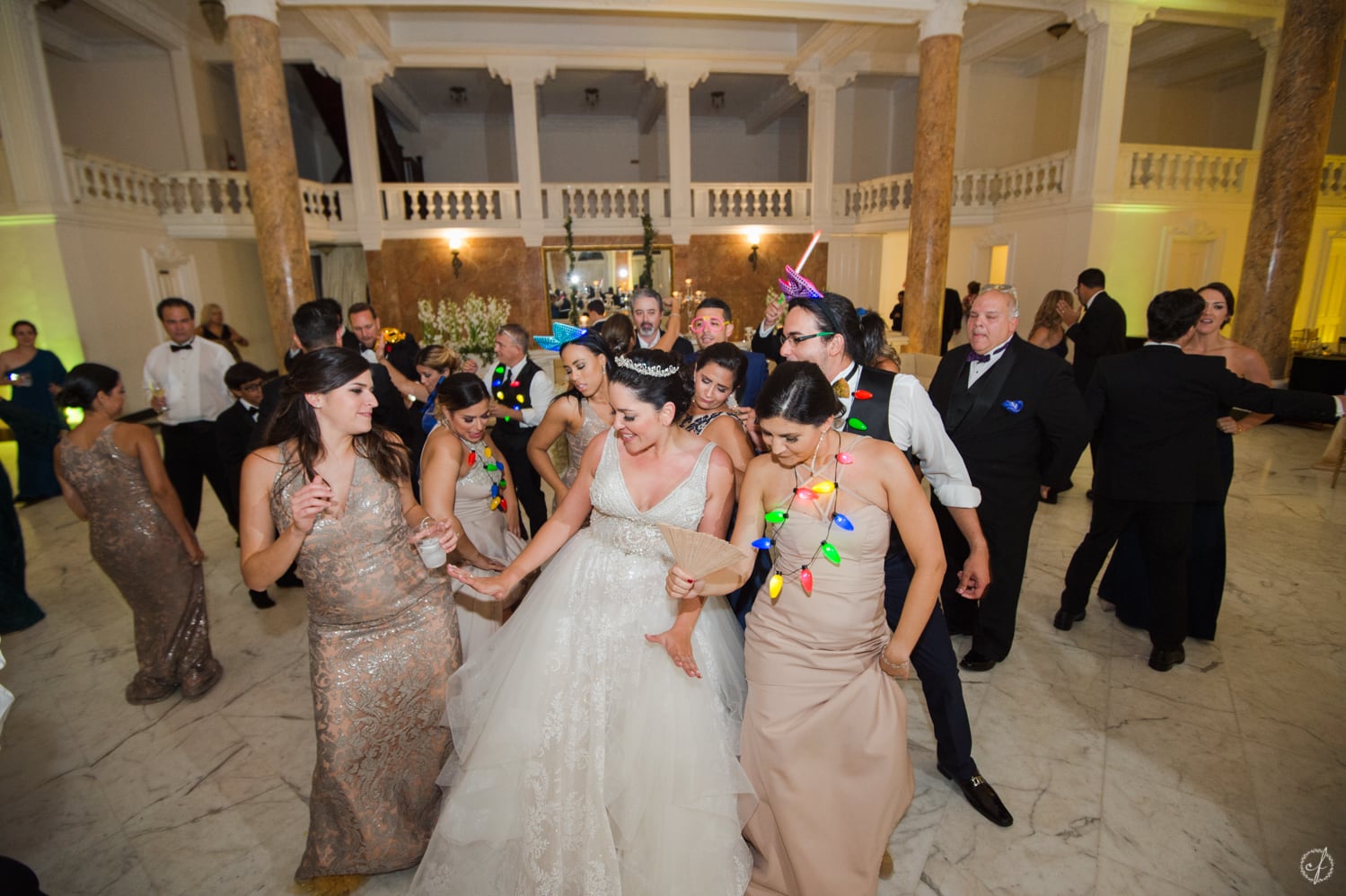 Fotografia de bodas en Antiguo Casino de Puerto Rico por Camille Fontanez