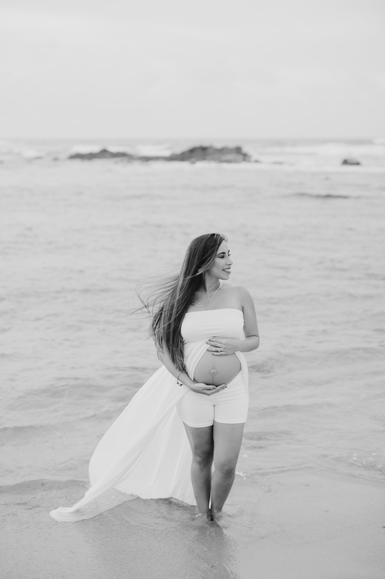 fotos de maternidad de playa en puerto rico por fotografa camille fontanez