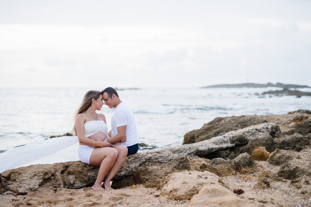 fotos de maternidad de playa en puerto rico por fotografa camille fontanez