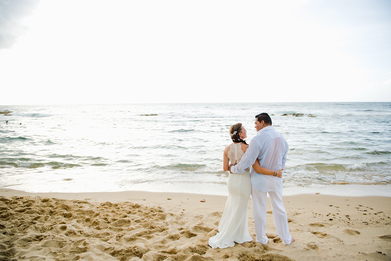 Beach elopement in Old San Juan by wedding photographer Camille Fontanez