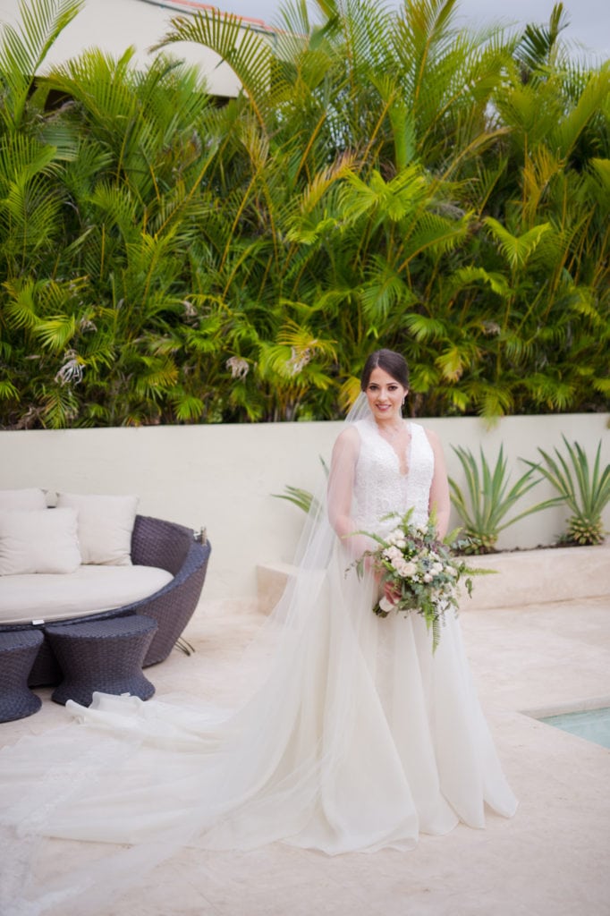 preparacion de la novia y fotografia de bodas en villas del Golf y Playa en Cabo Rojo Puerto Rico por Camille Fontanez