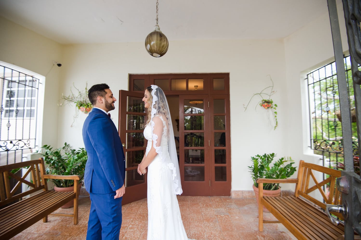 preparacion ceremonia y recepcion de bodas en Jardines del Castillo en Trujillo Alto por fotografa profesional de bodas en Puerto Rico Camille Fontanez