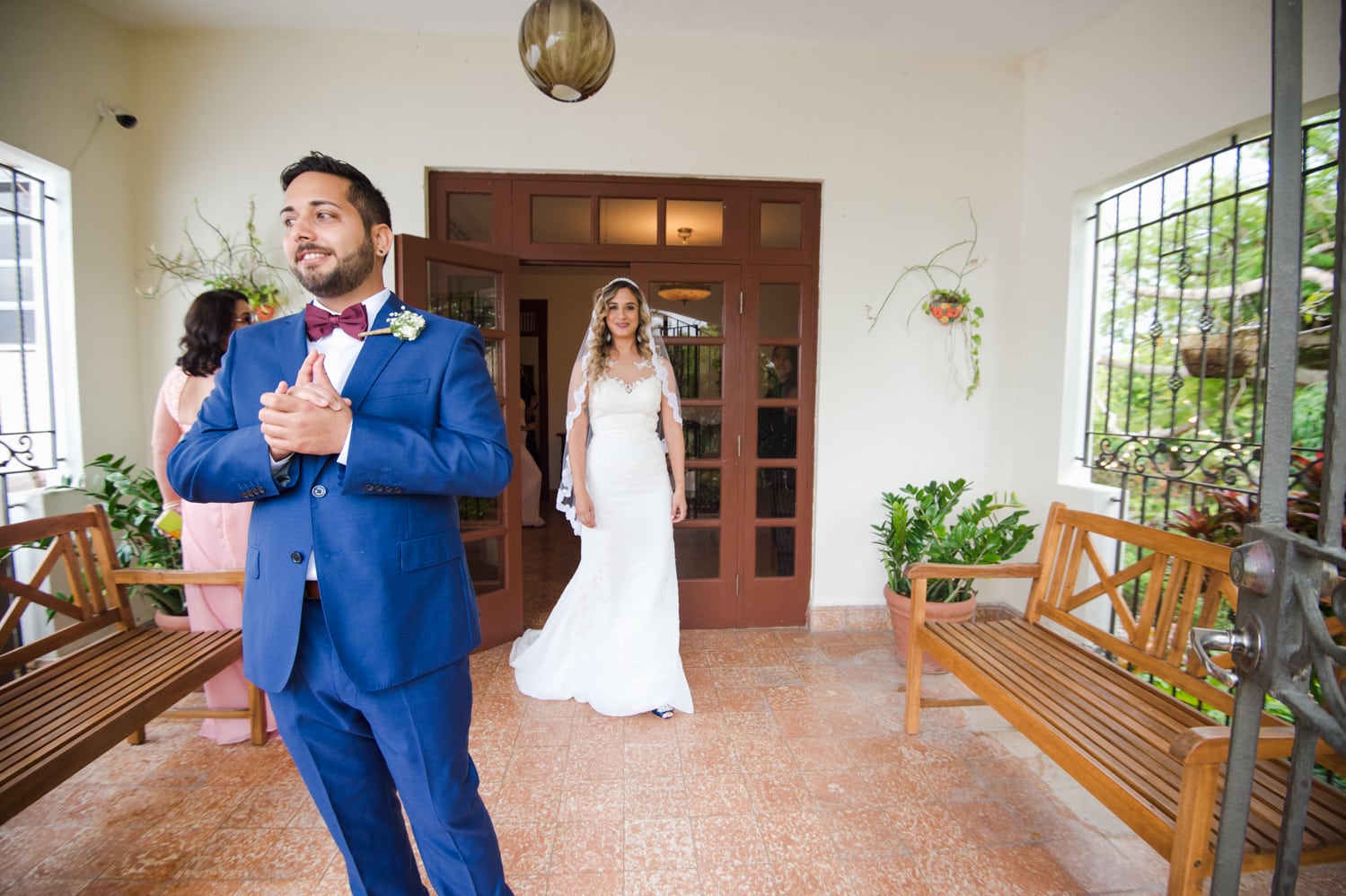 preparacion ceremonia y recepcion de bodas en Jardines del Castillo en Trujillo Alto por fotografa profesional de bodas en Puerto Rico Camille Fontanez