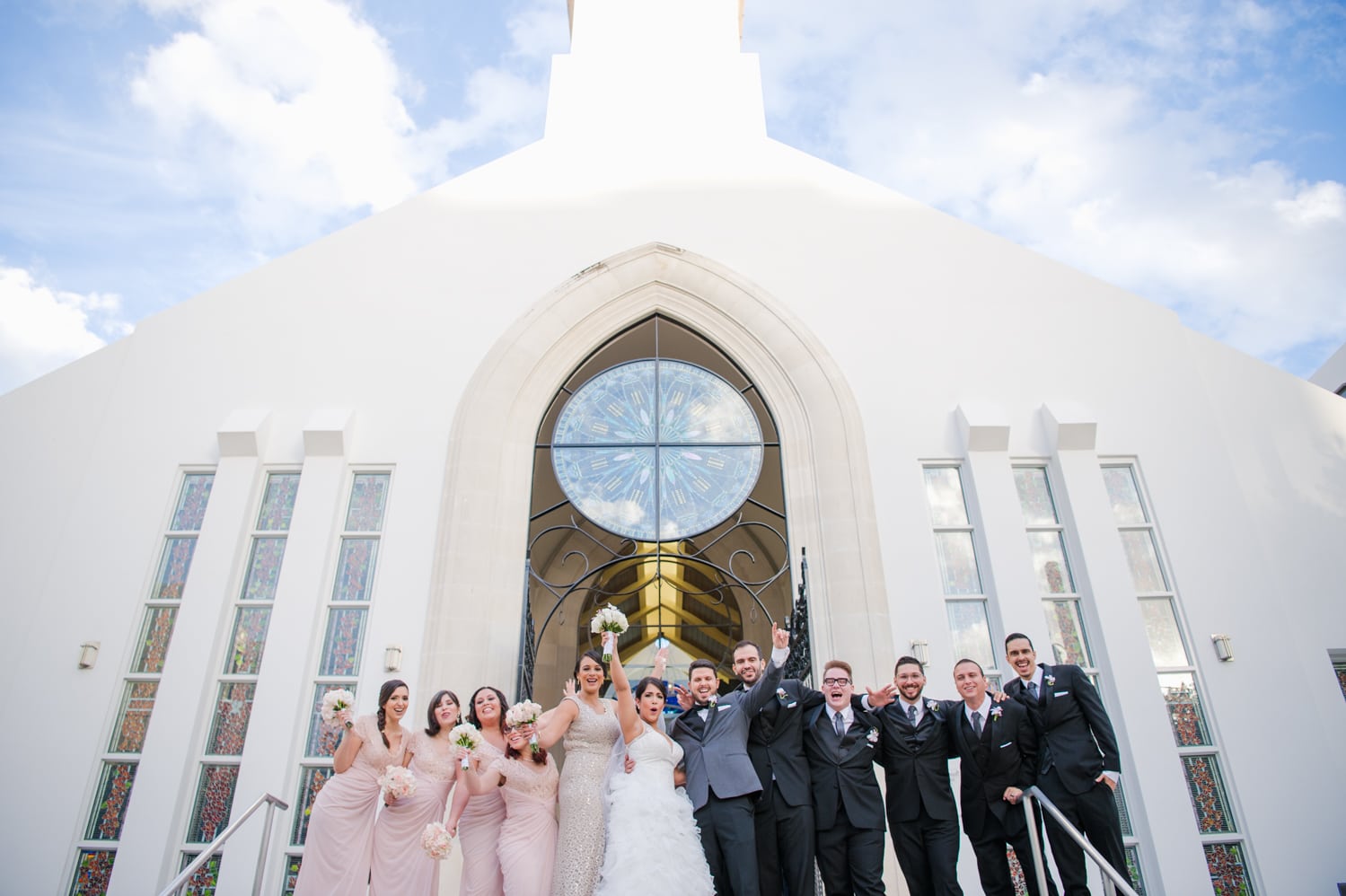 fotografia de bodas en Parroquia Stella Maris en Condado por fotografo profesional Camille Fontanez