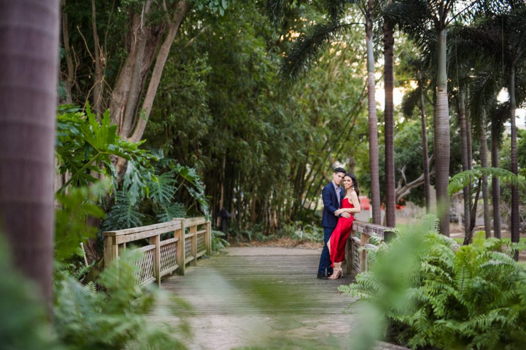 fotos de compromiso en Museo de Arte de Puerto Rico por fotografa de bodas Camille Fontanez