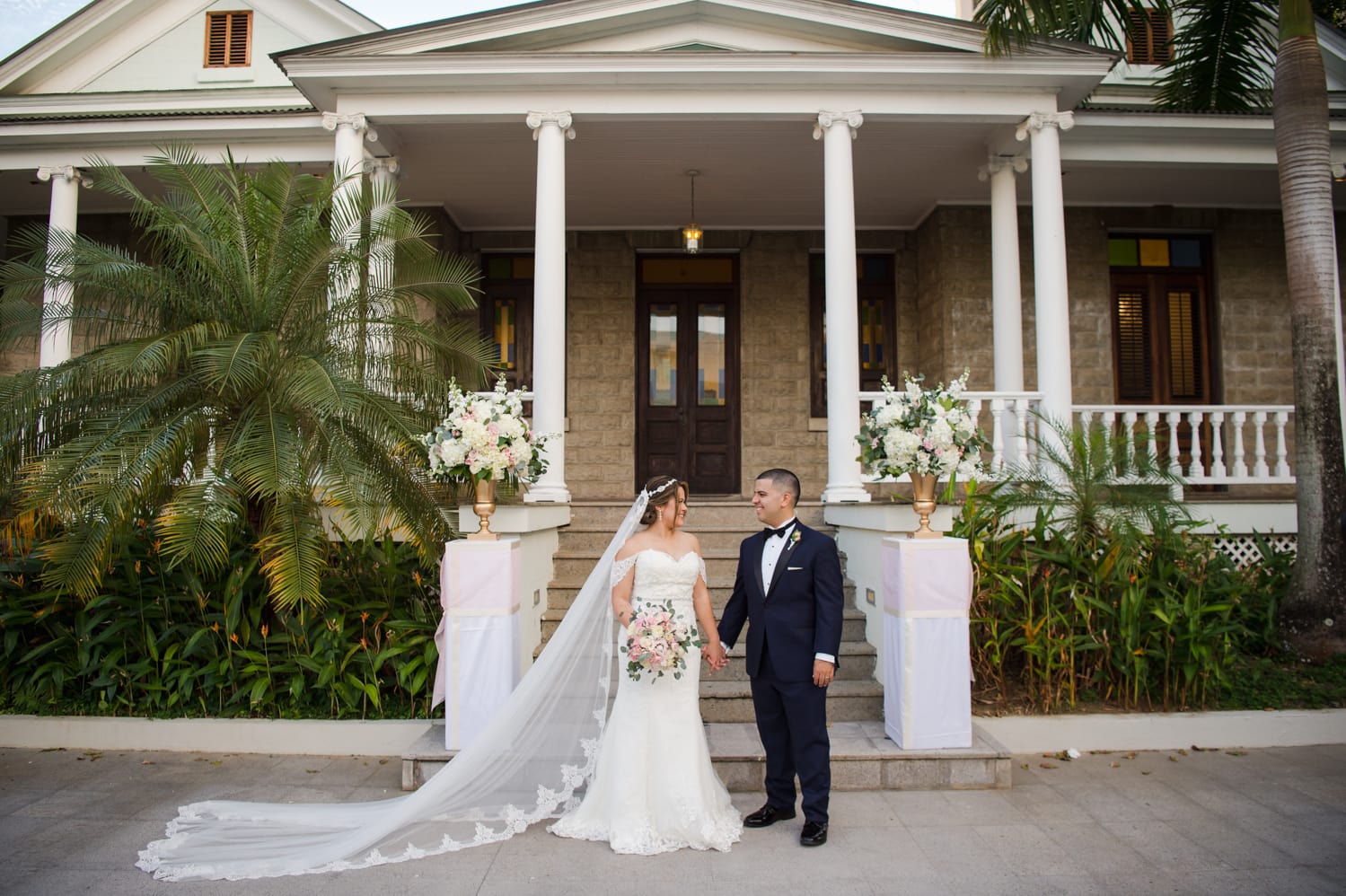fotos de boda en Colegio de Arquitectos Paisajistas de Puerto Rico por fotografa de bodas Camille Fontanez