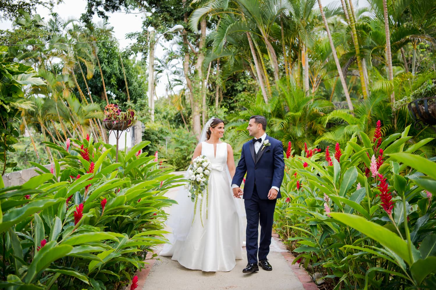hermosa boda rustic chic en la Hacienda Azucena en Rio Grande por Camille Fontanez fotografo de bodas en Puerto Rico