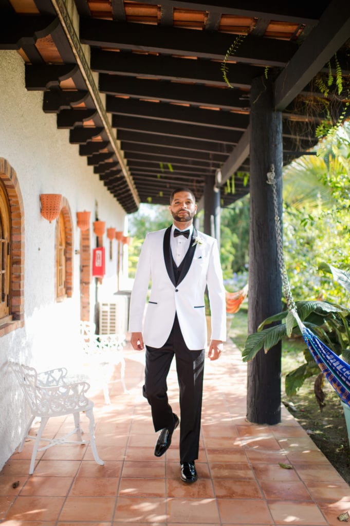 groom at Hacienda Siesta Alegre by Puerto Rico photographer