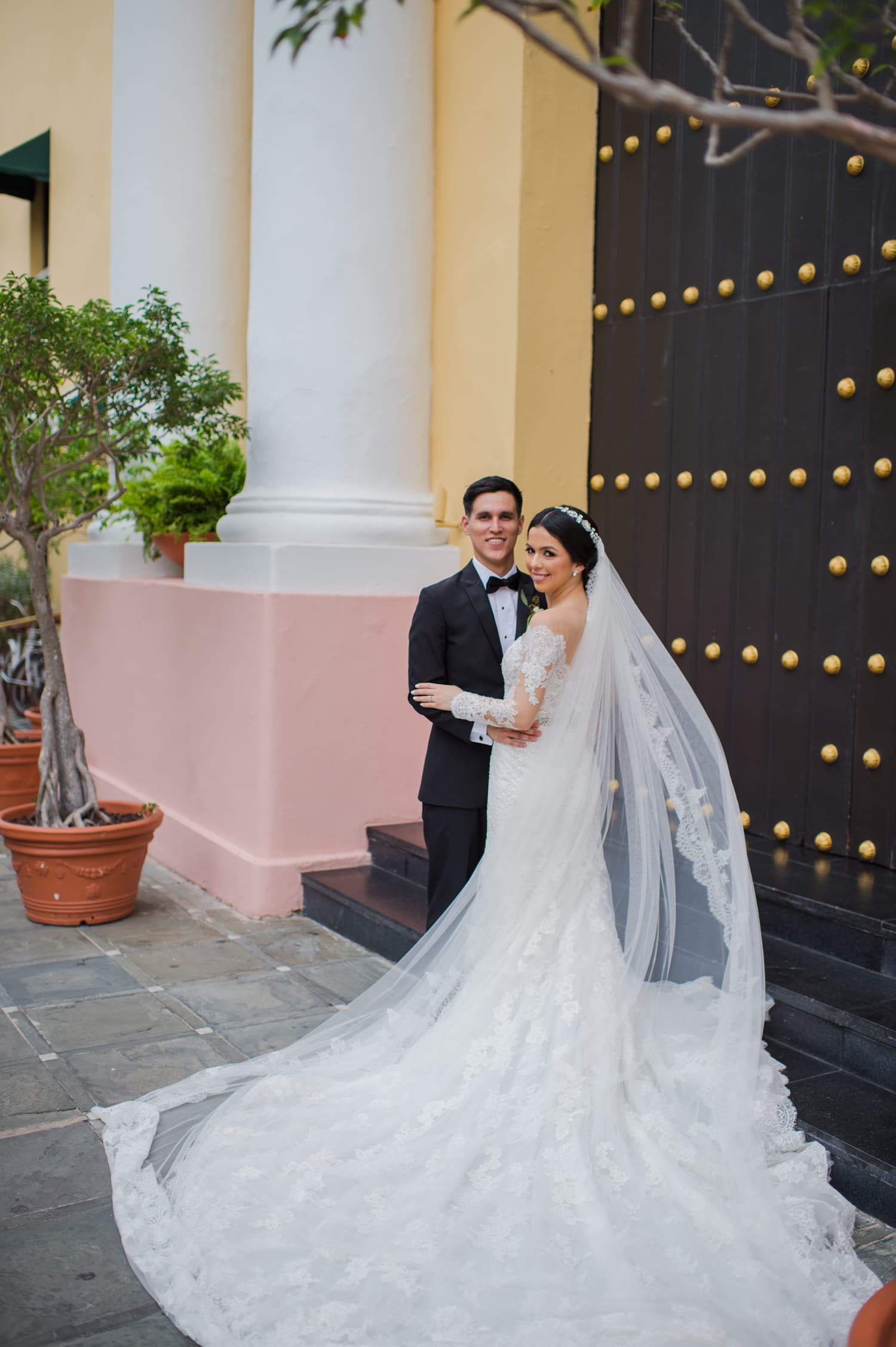 sesion de recien casados en Viejo San Juan Puerto Rico por fotografa de bodas Camille Fontanez