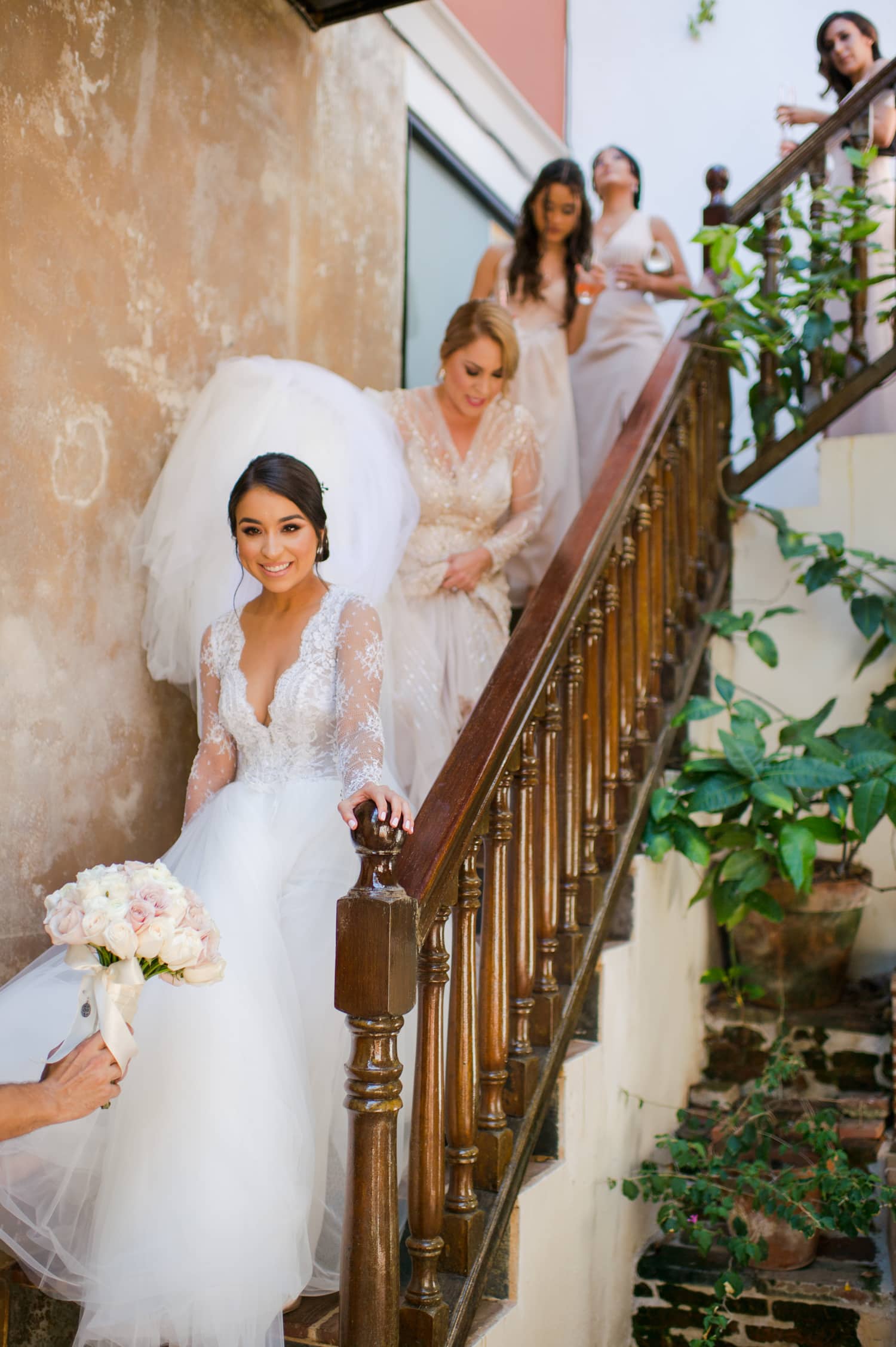 preparacion de novios y fotografia de boda en Villa Herencia Hotel en Viejo San Juan, Puerto Rico por Camille Fontanez