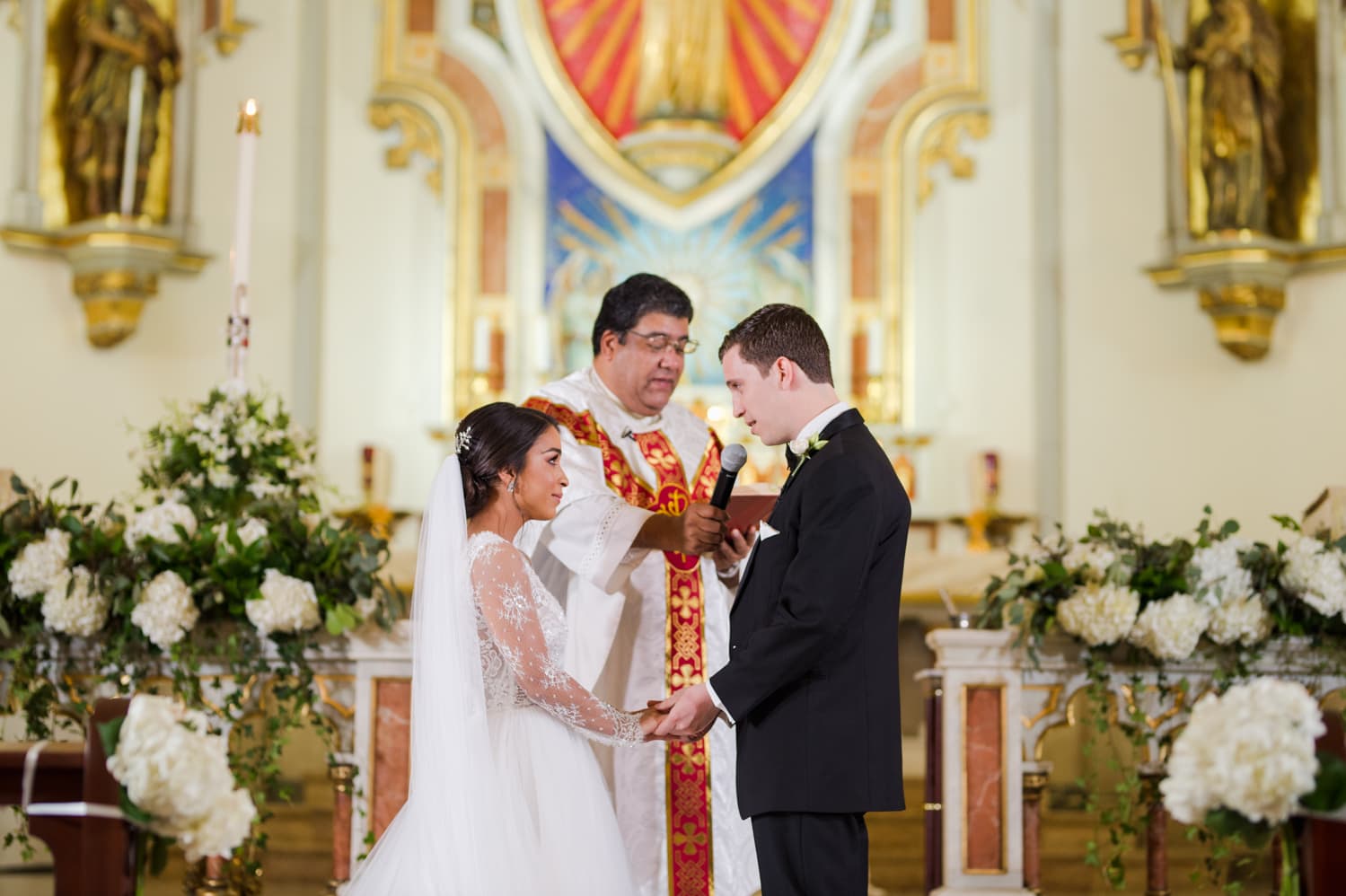 fotos de ceremonia de bodas en Parroquia San Jorge en San Juan Puerto Rico