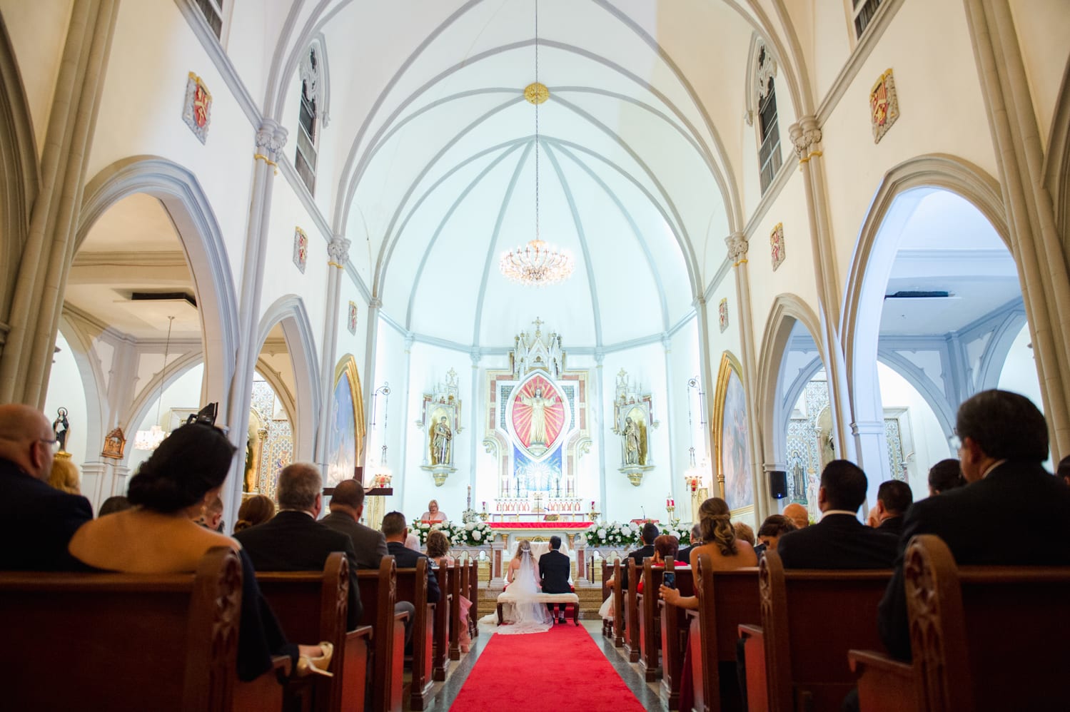 ceremonia de boda en Parroquia San Jorge en San Juan por fotografa profesional Camille Fontanez
