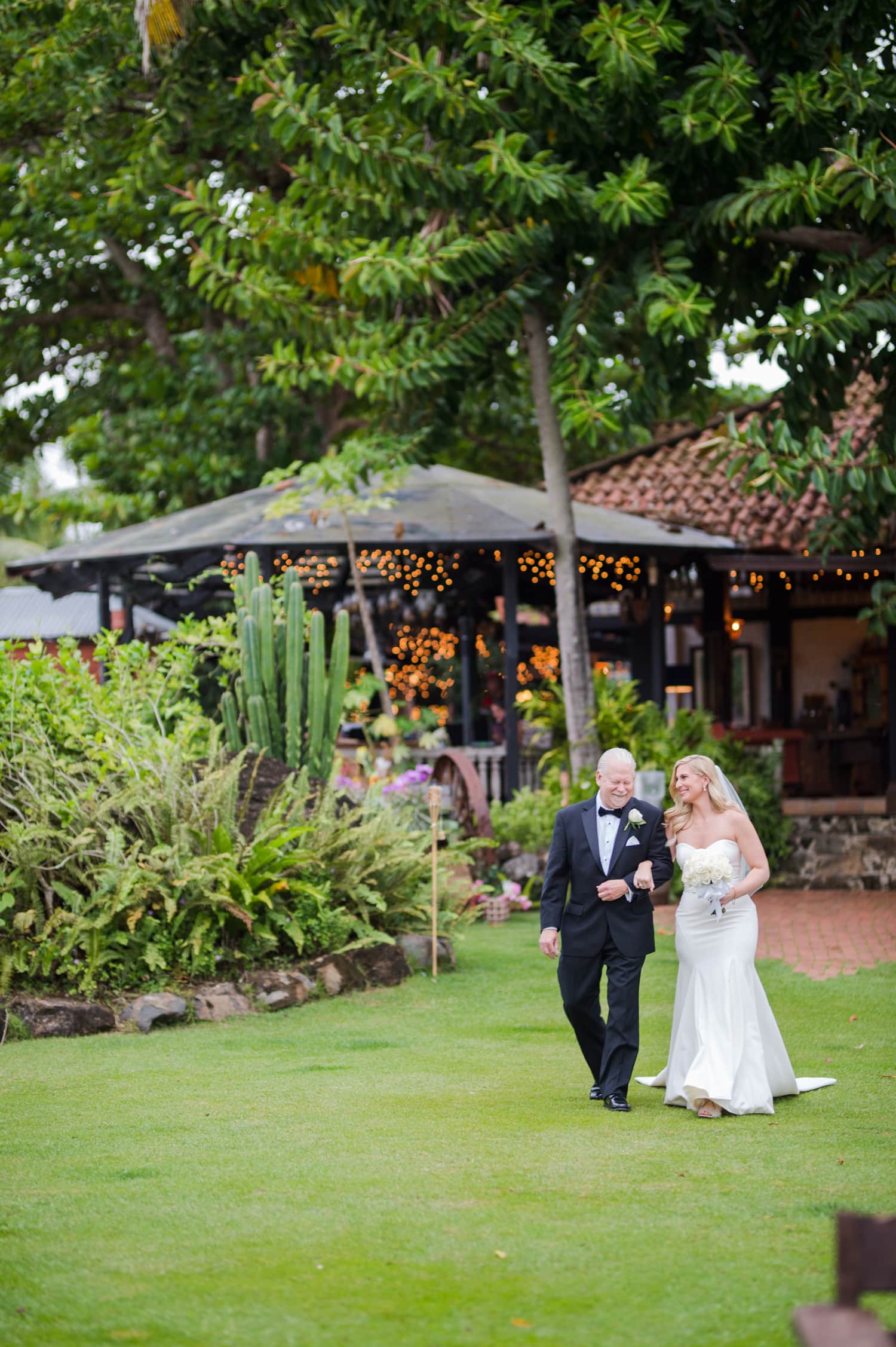 Puerto Rico wedding photographer documents a beautiful destination wedding at Hacienda Siesta Alegre