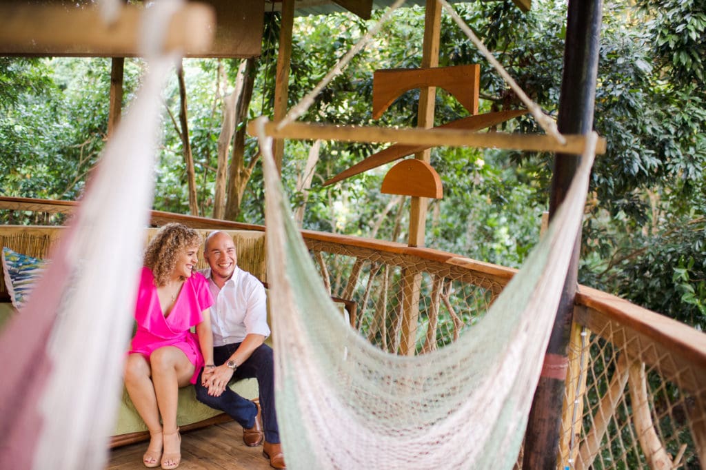 sesion love story en el airbnb Tree House of Life en San German por fotografa de bodas Camille Fontanez