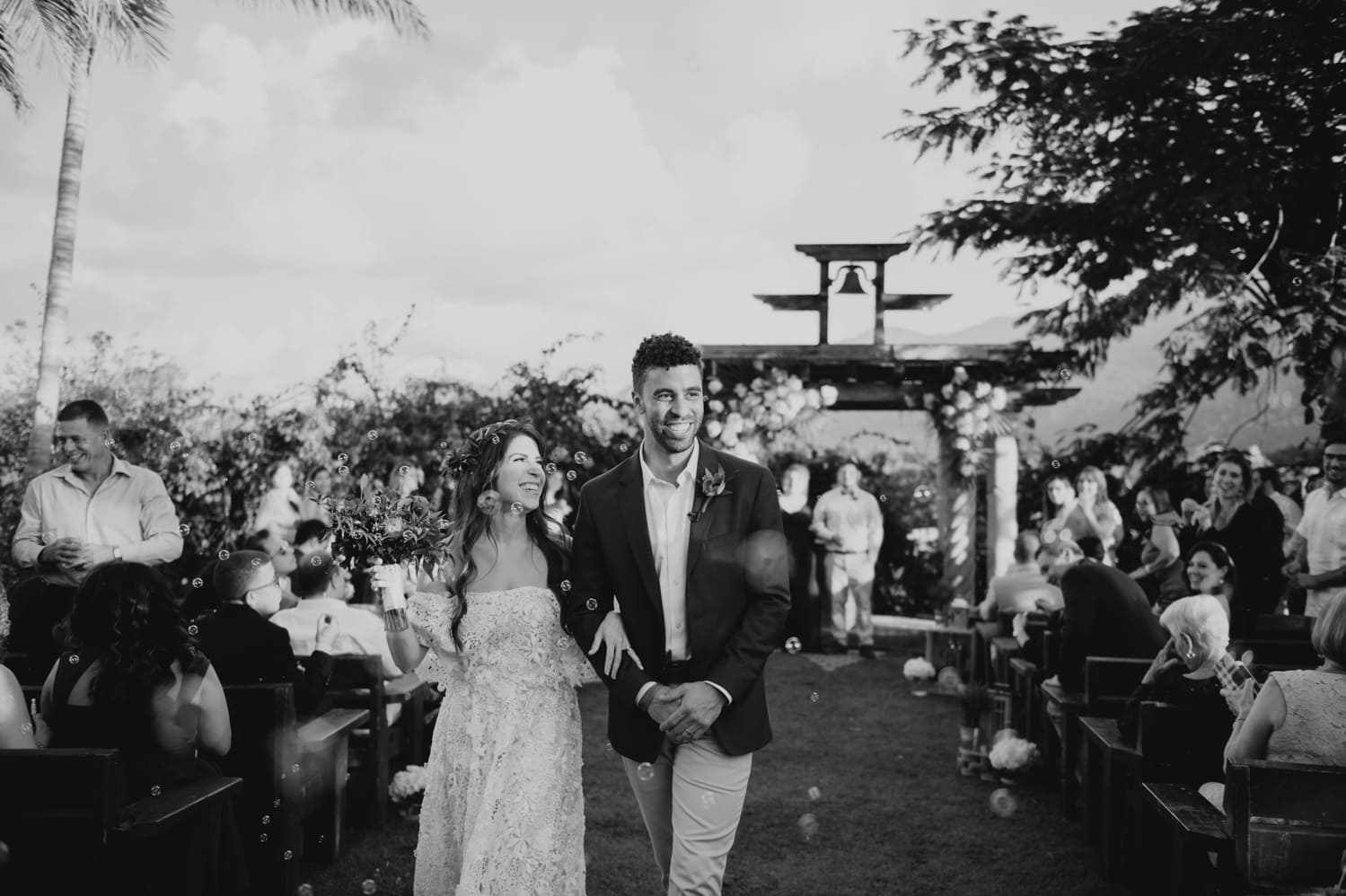 fotografia de boda bohemia en Hacienda Siesta Alegre por Camille Fontz