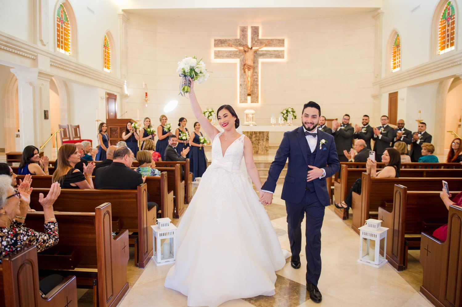 ceremonia de bodas en Parroquia Stella Maris en Condado, Puerto Rico por Camille Fontanez