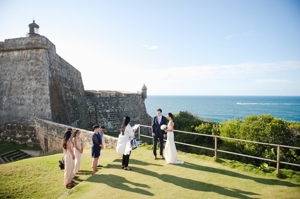 fotos de boda pequeña en el morro, puerto rico