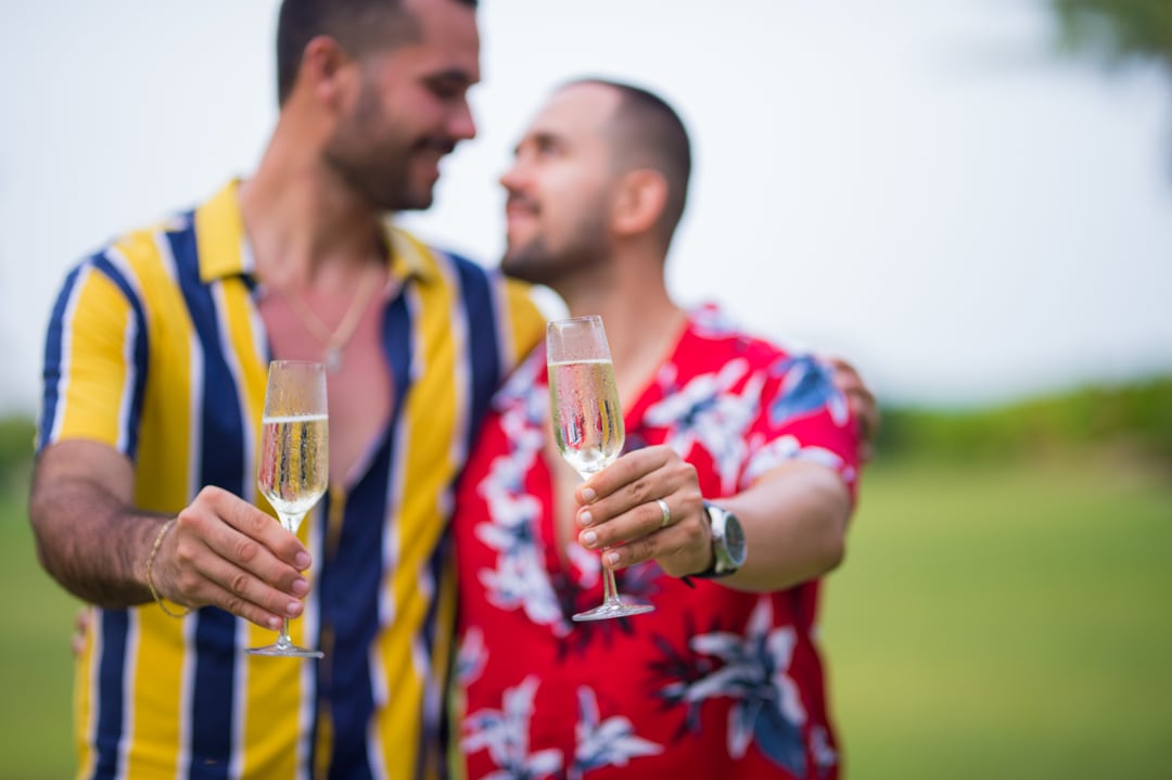 fotos de compromiso sorpresa gay en St Regis Bahia Beach en Puerto Rico