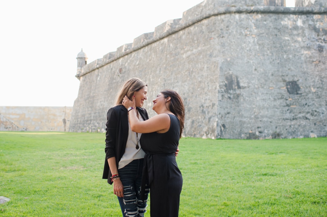 fotografia de compromiso sorpresa de lesbianas en El Morro, Puerto Rico