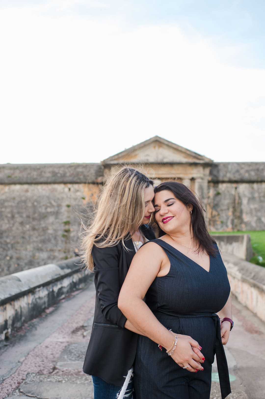 fotografia de compromiso sorpresa de lesbianas en El Morro, Puerto Rico