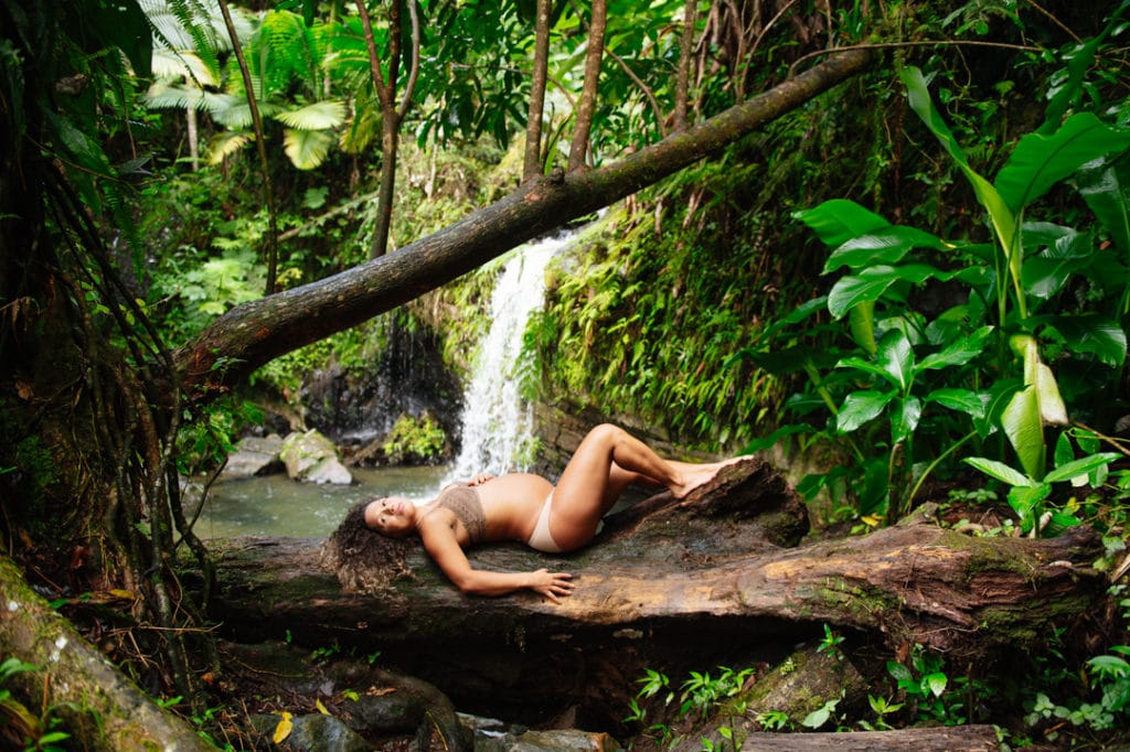 maternity photos in Puerto Rico rainforest