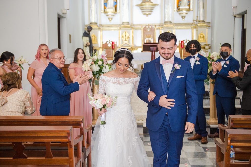 fotografia de boda en Ponce Plaza Hotel en Iglesia San Blas de Coamo