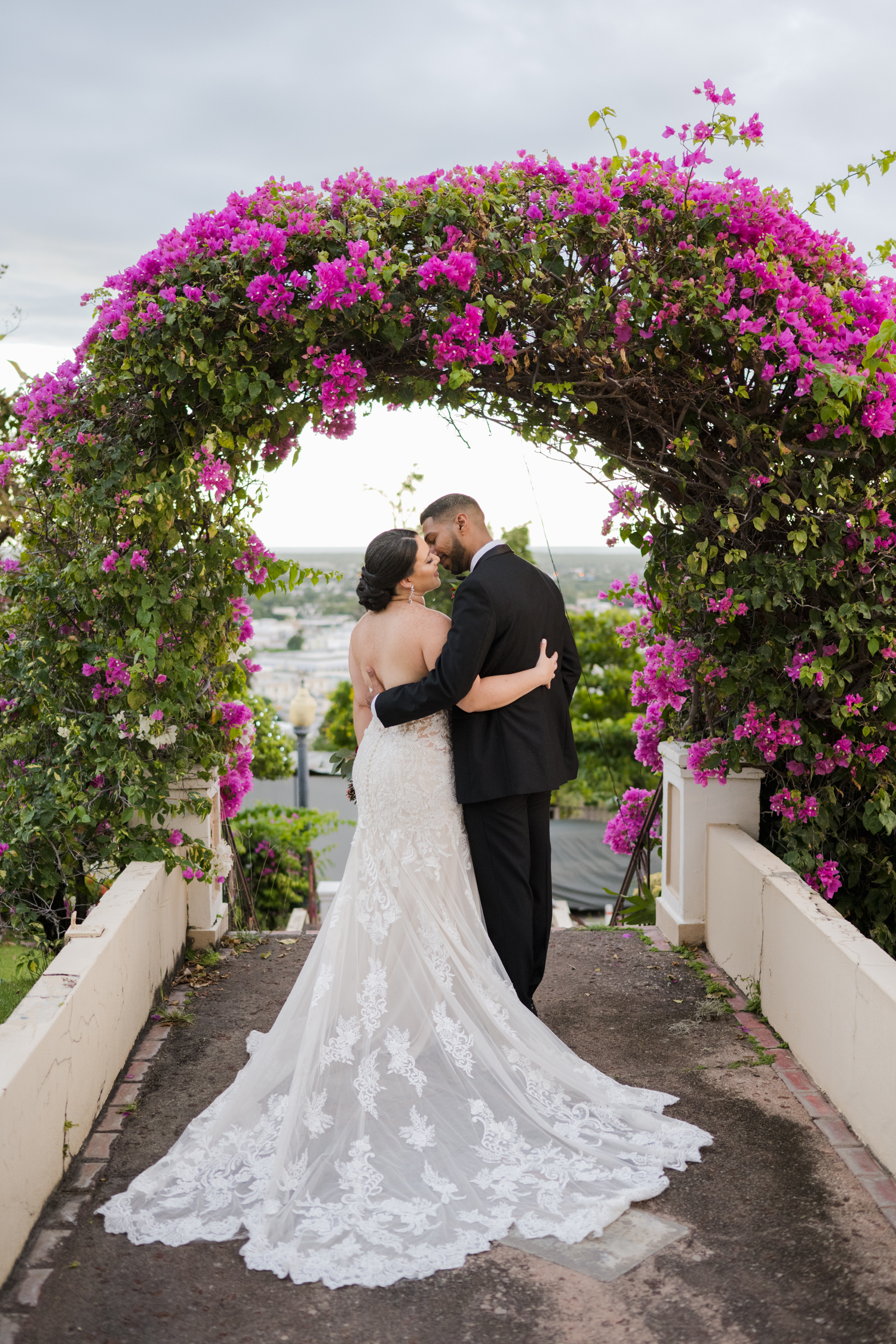 fotografia de bodas en museo castillo serralles en Ponce, Puerto Rico