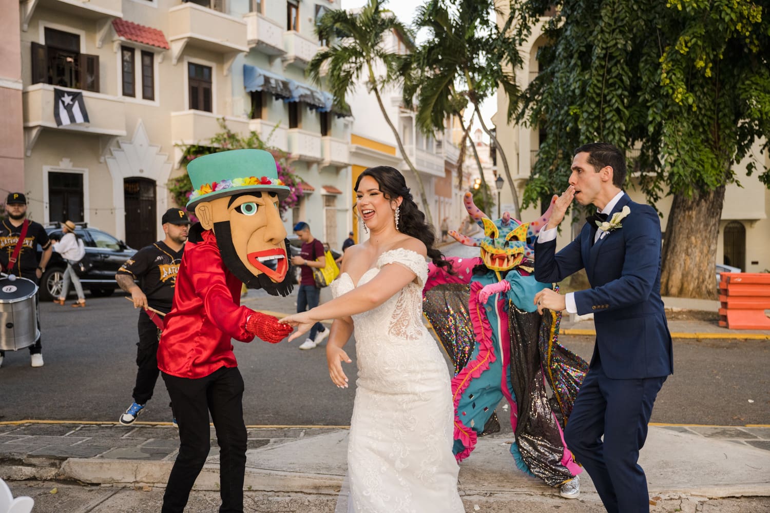 fotografia de boda en plaza de la rogativa en viejo san juan puerto rico