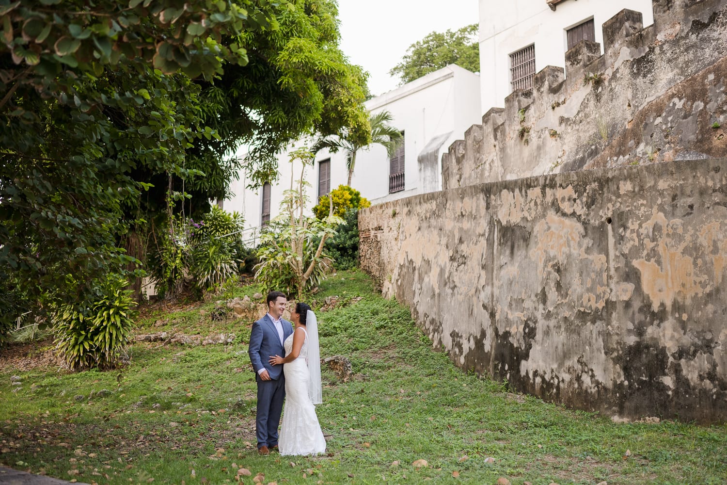 elopement in old san juan puerto rico with a ceremony at el morro and photos at museo casablanca
