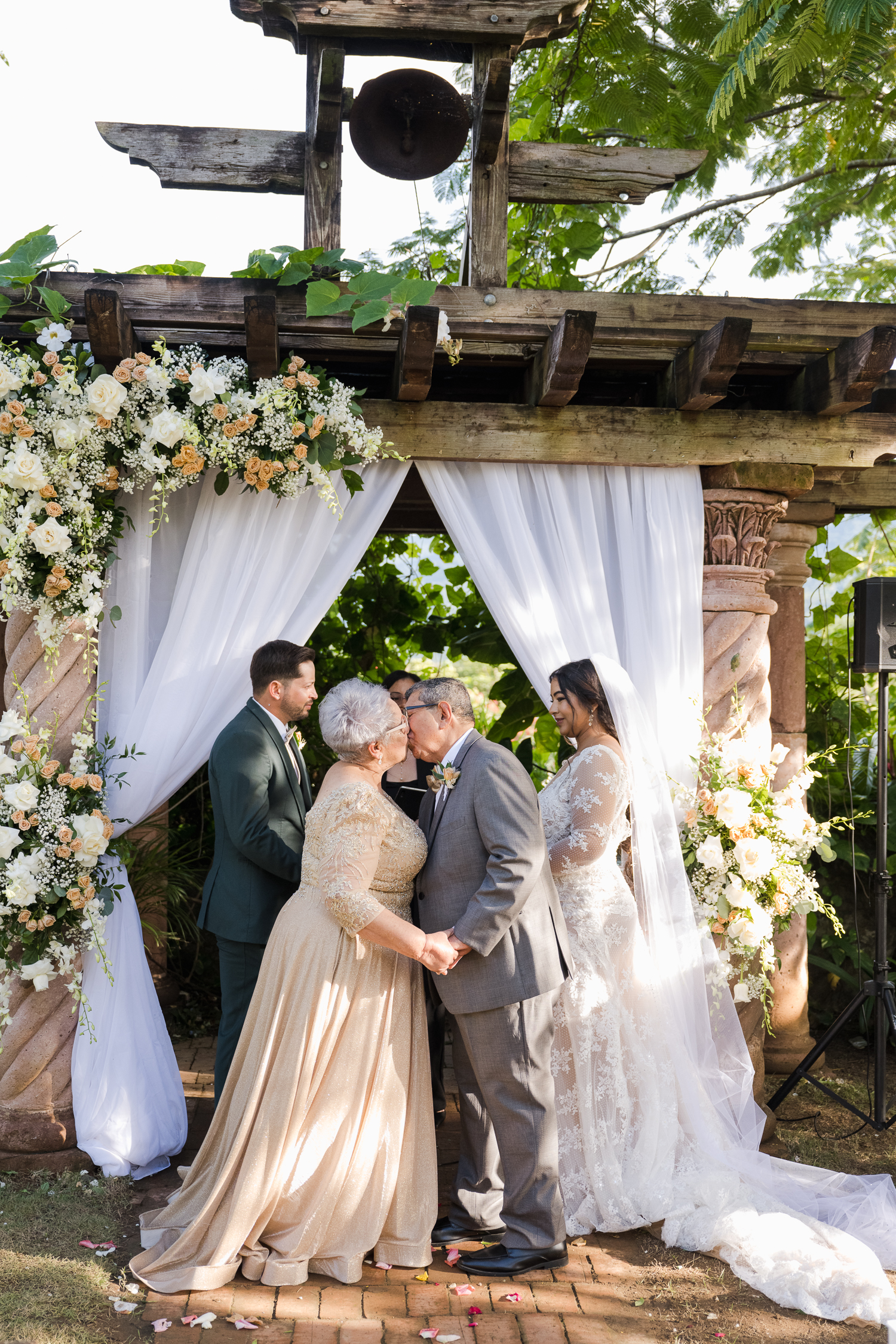 Boda doble y bodas de oro en Hacienda Siesta Alegre, Puerto Rico