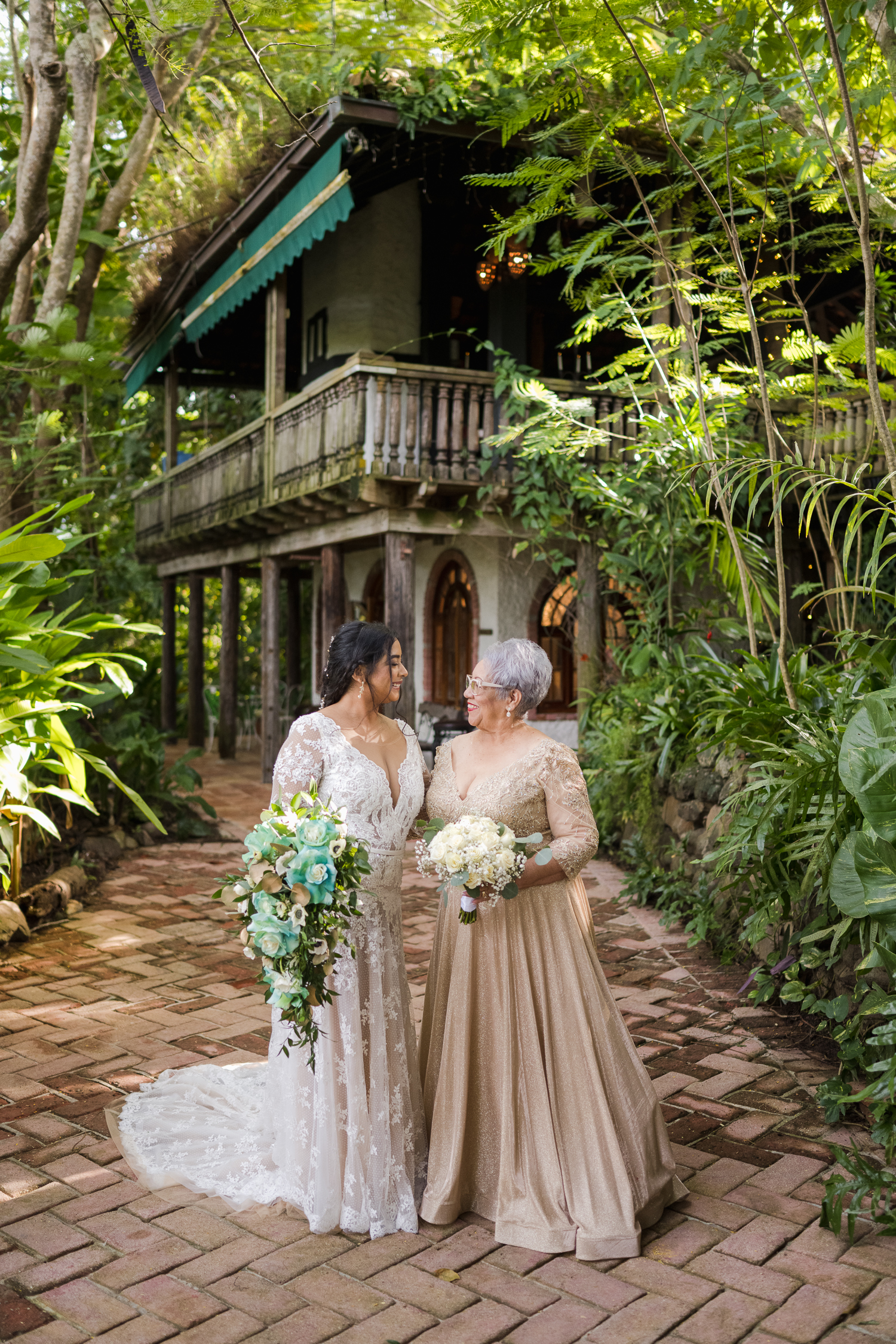 Boda doble y bodas de oro en Hacienda Siesta Alegre, Puerto Rico