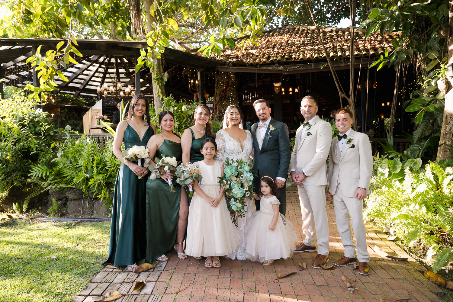 Boda doble y bodas de oro en Hacienda Siesta Alegre, Puerto Rico