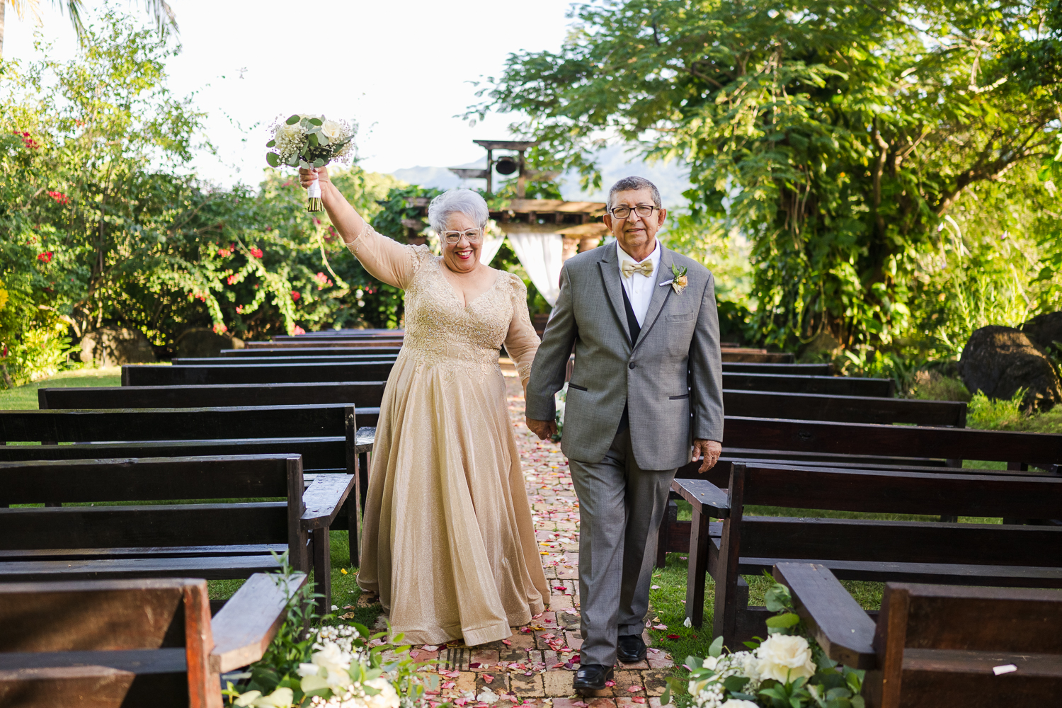 Boda doble y bodas de oro en Hacienda Siesta Alegre, Puerto Rico