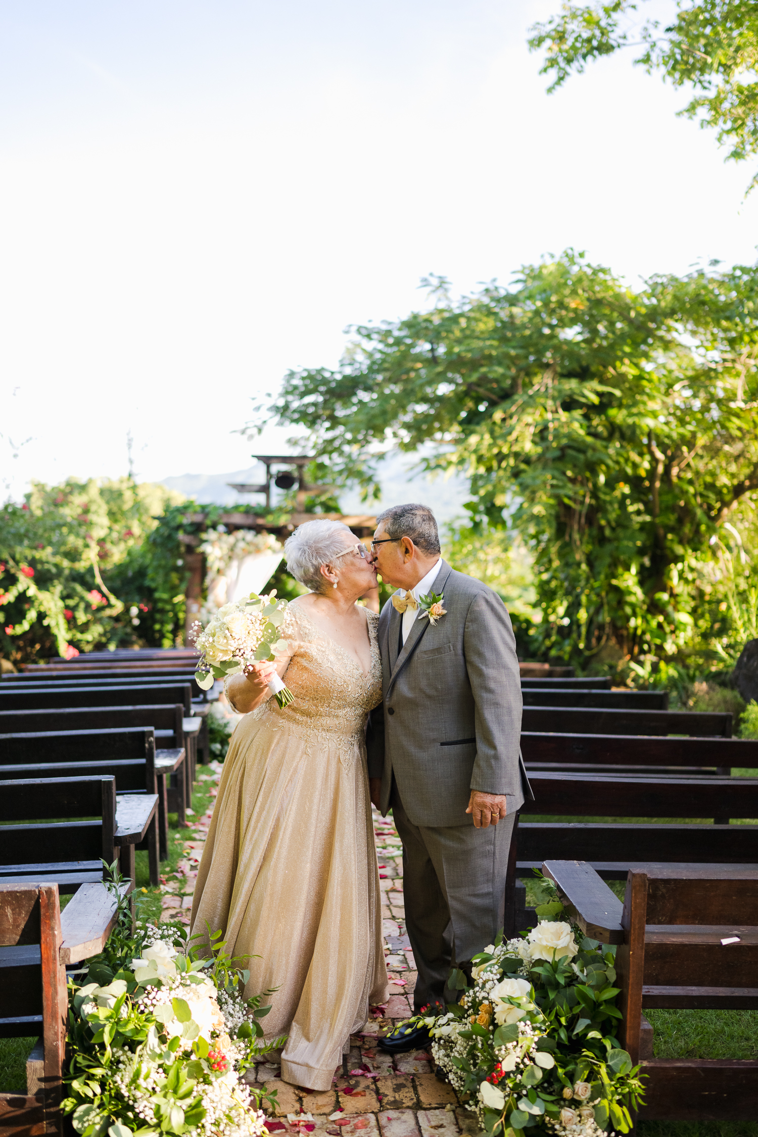 Boda doble y bodas de oro en Hacienda Siesta Alegre, Puerto Rico