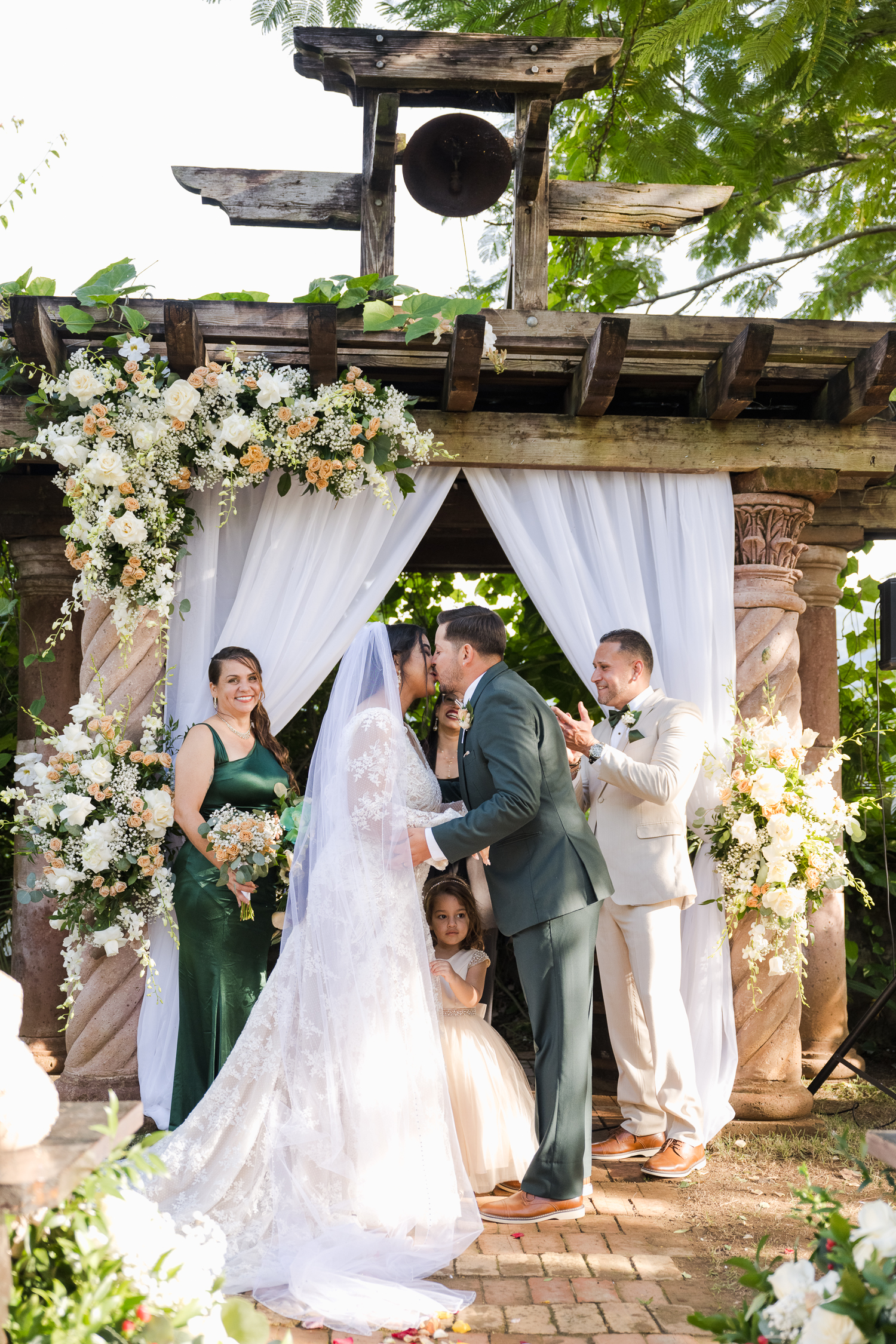 Boda doble y bodas de oro en Hacienda Siesta Alegre, Puerto Rico