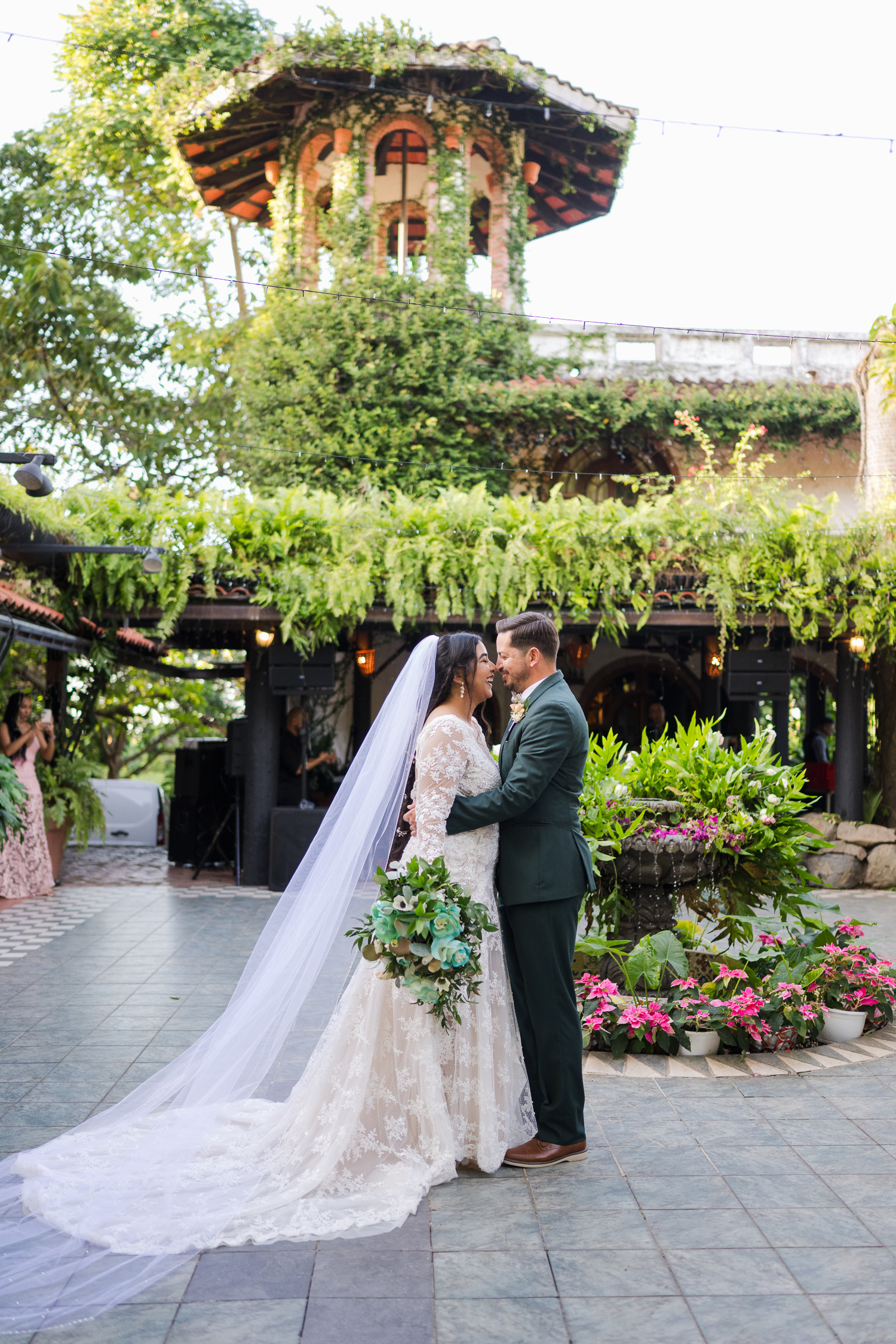 Boda doble y bodas de oro en Hacienda Siesta Alegre, Puerto Rico